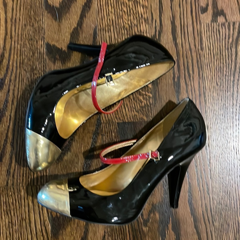 NWOT Gianni bini black patent high heels size 10. Beautiful shoe for the holiday